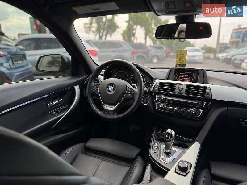Седан BMW 3 Series 2016 в Львові