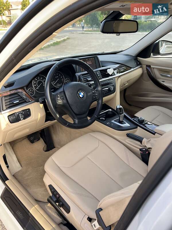 Седан BMW 3 Series 2013 в Львові