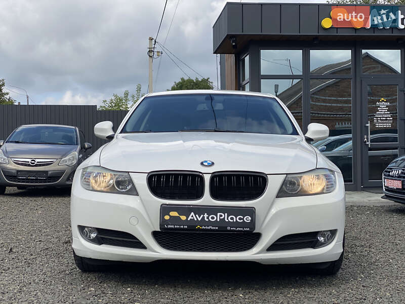 Седан BMW 3 Series 2009 в Луцке