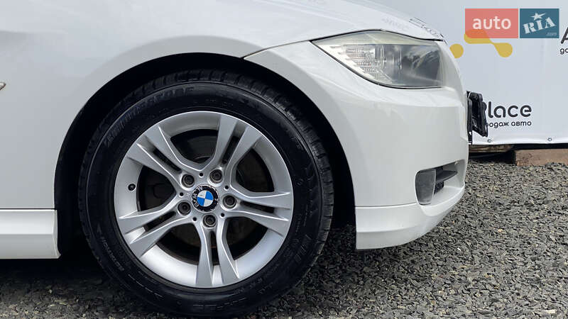 Седан BMW 3 Series 2009 в Луцке