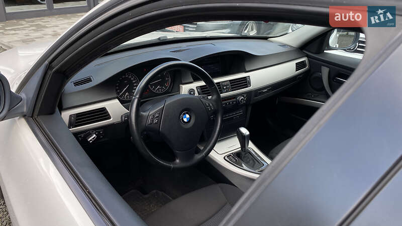 Седан BMW 3 Series 2009 в Луцке