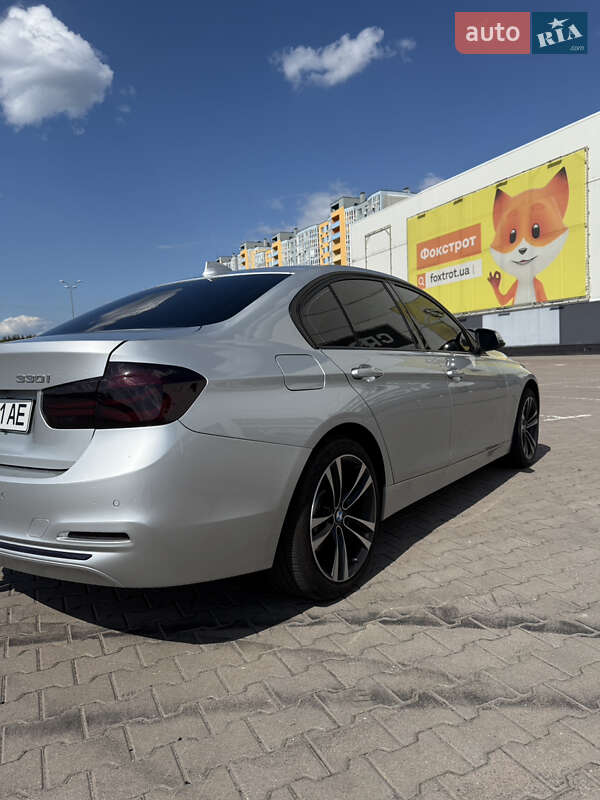 Седан BMW 3 Series 2017 в Киеве