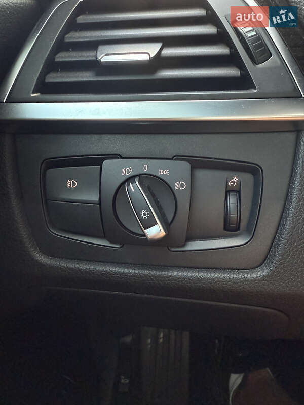 Седан BMW 3 Series 2017 в Киеве