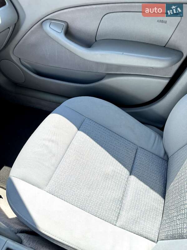 Седан BMW 3 Series 2002 в Млинове