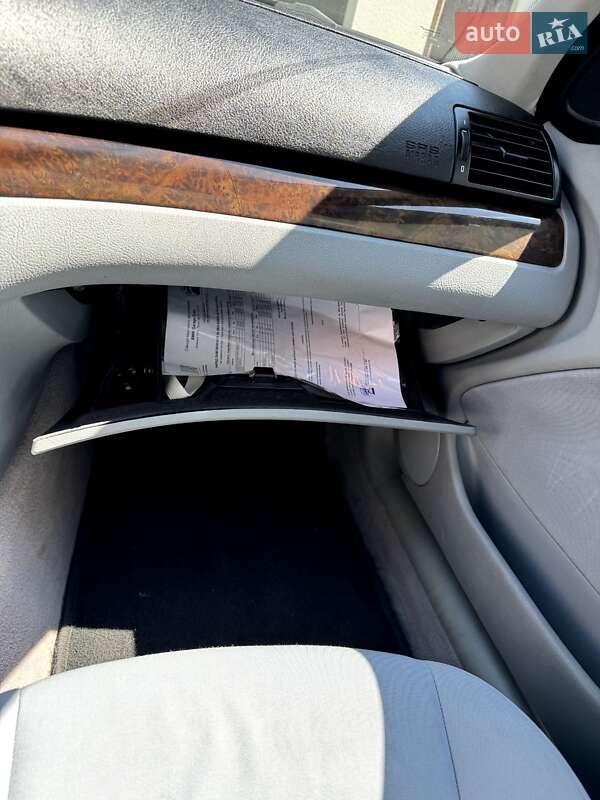 Седан BMW 3 Series 2002 в Млинове