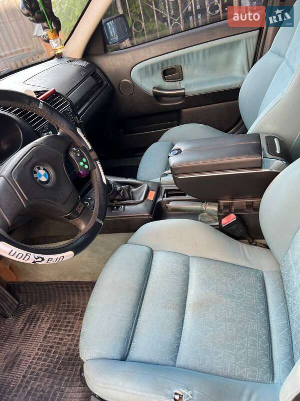 Седан BMW 3 Series 1996 в Шептицькому