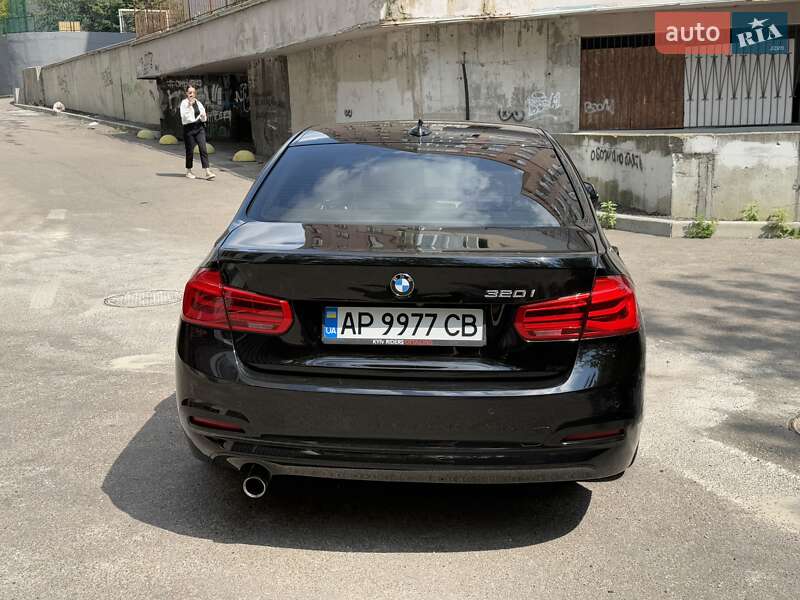 Седан BMW 3 Series 2016 в Киеве