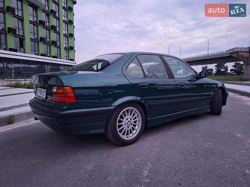 Седан BMW 3 Series 1997 в Киеве