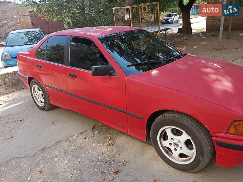 Седан BMW 3 Series 1992 в Херсоні