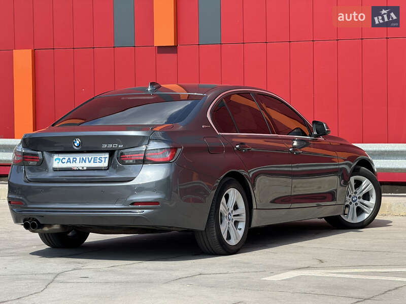 Седан BMW 3 Series 2017 в Киеве