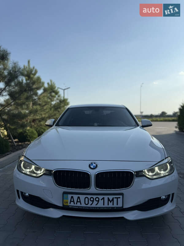 Седан BMW 3 Series 2013 в Виннице