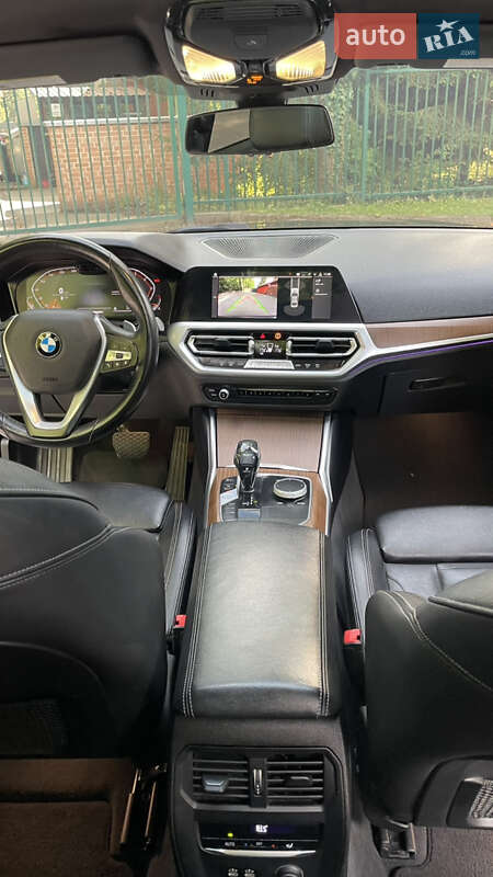 Седан BMW 3 Series 2019 в Львові