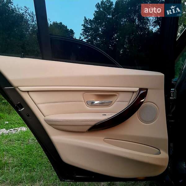 Седан BMW 3 Series 2013 в Львові