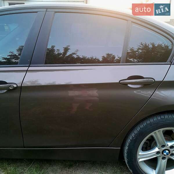 Седан BMW 3 Series 2013 в Львові
