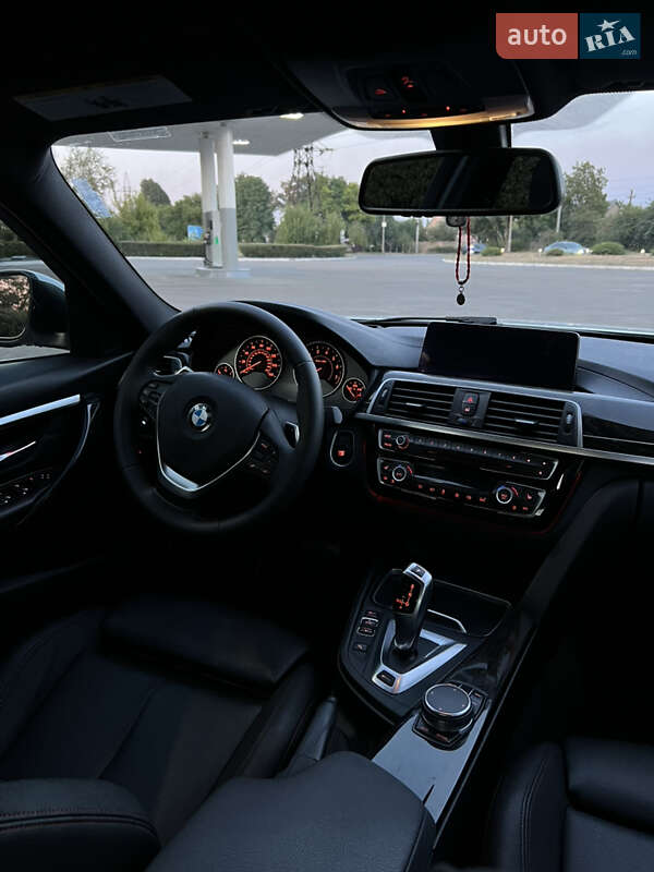 Седан BMW 3 Series 2018 в Кам'янському