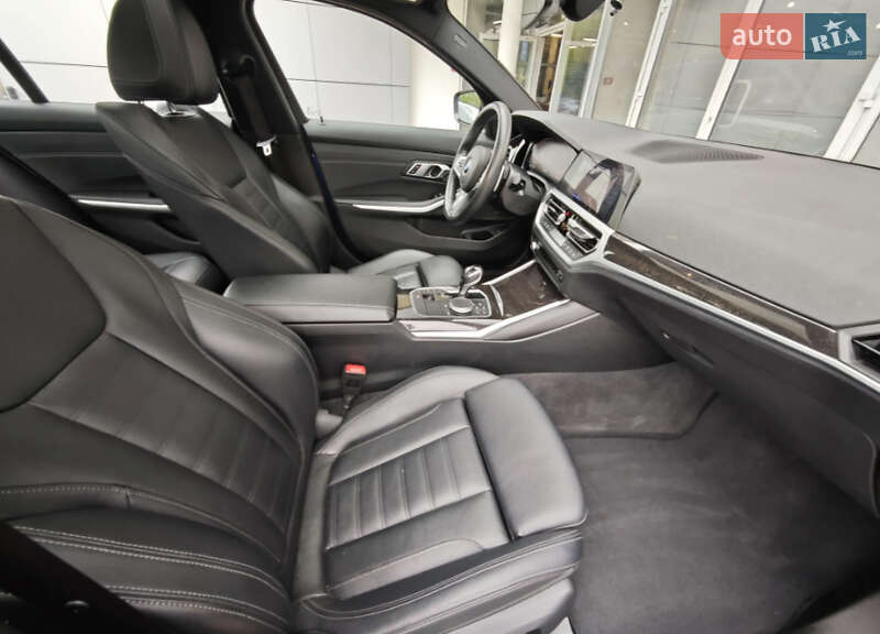 Седан BMW 3 Series 2019 в Львове