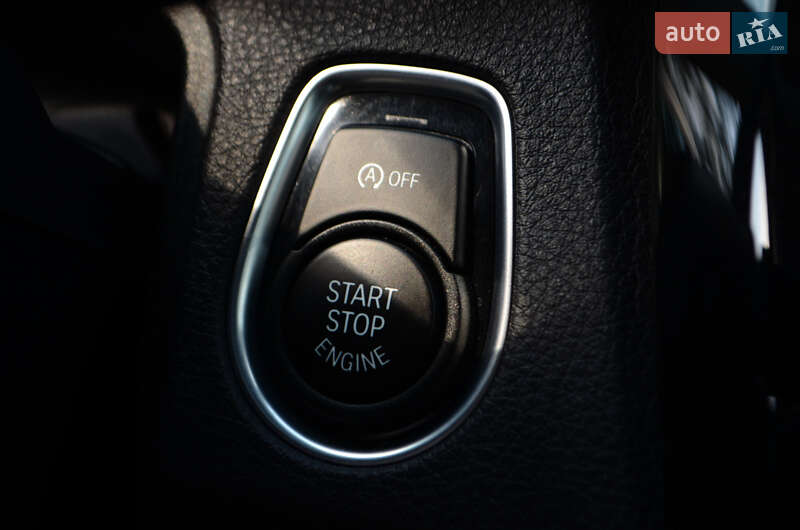 Седан BMW 3 Series 2016 в Києві