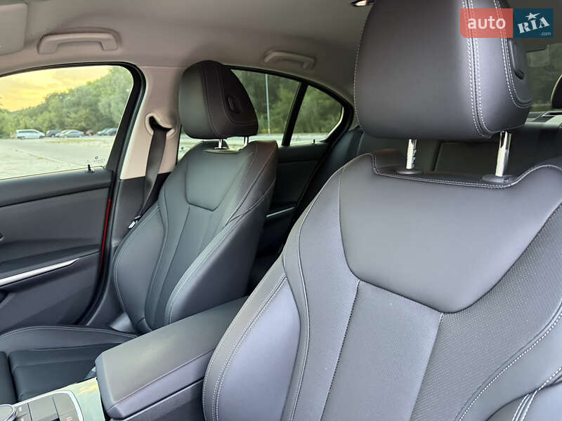 Седан BMW 3 Series 2022 в Дніпрі