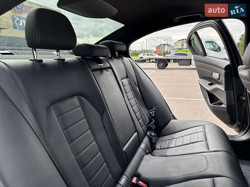 Седан BMW 3 Series 2019 в Рівному