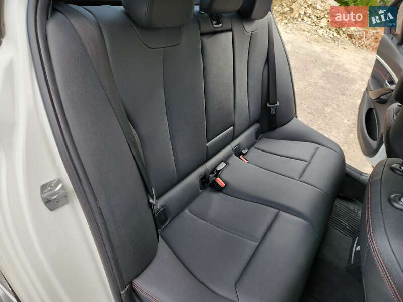 Седан BMW 3 Series 2017 в Ровно