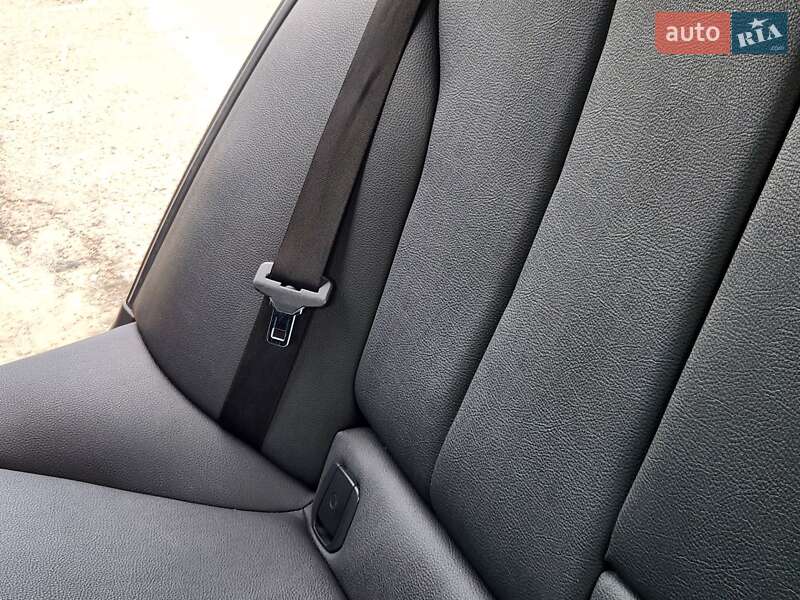 Седан BMW 3 Series 2017 в Ровно