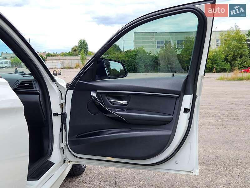 Седан BMW 3 Series 2016 в Ровно фото 22 Седан BMW 3 Series 2016 в Ровно