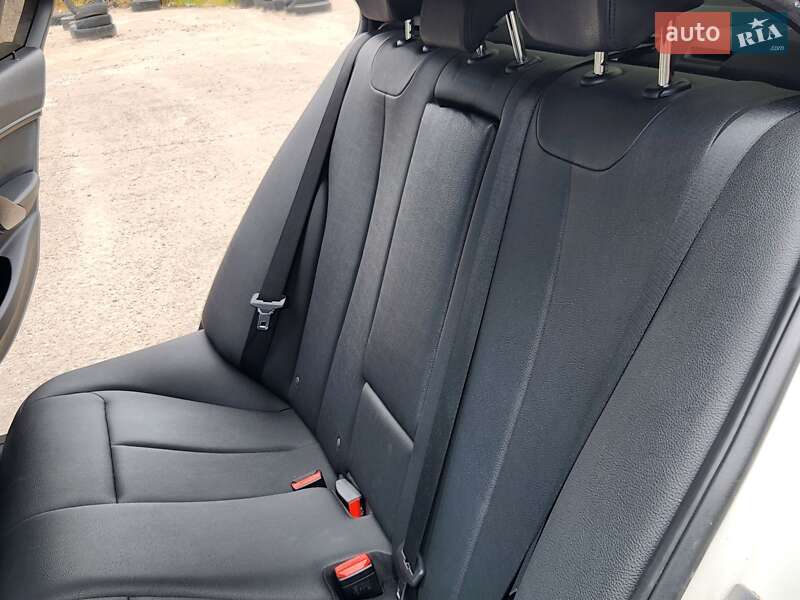 Седан BMW 3 Series 2016 в Ровно фото 43 Седан BMW 3 Series 2016 в Ровно