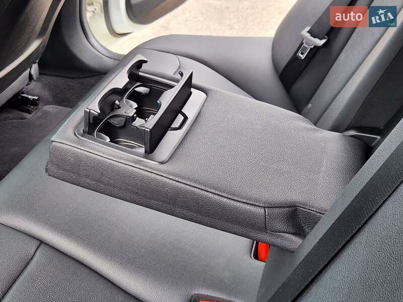 Седан BMW 3 Series 2016 в Ровно фото 47 Седан BMW 3 Series 2016 в Ровно