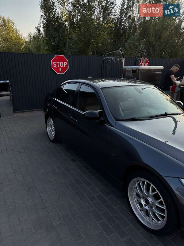 Седан BMW 3 Series 2006 в Березане