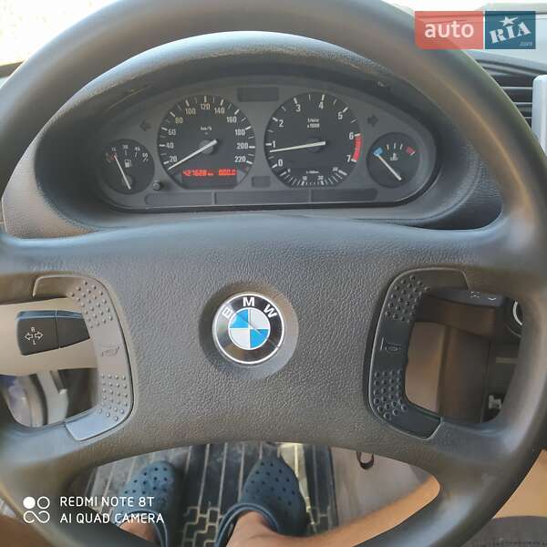 Седан BMW 3 Series 1992 в Скалате