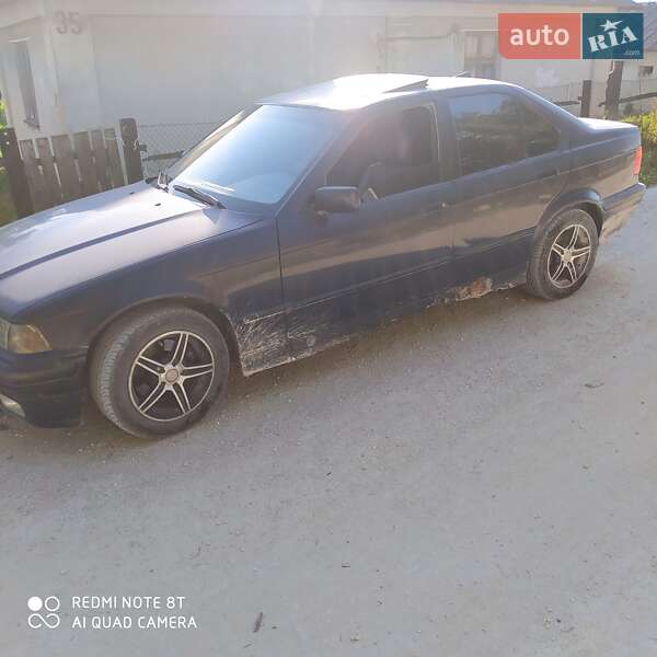 Седан BMW 3 Series 1992 в Скалате