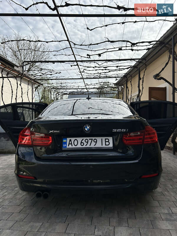 Седан BMW 3 Series 2013 в Ужгороде
