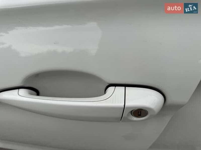 Седан BMW 3 Series 2016 в Львове