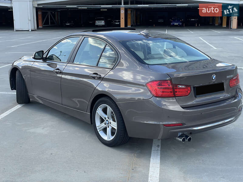 Седан BMW 3 Series 2014 в Киеве