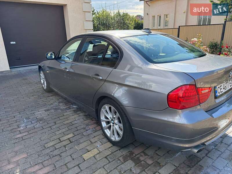 Седан BMW 3 Series 2011 в Чернівцях