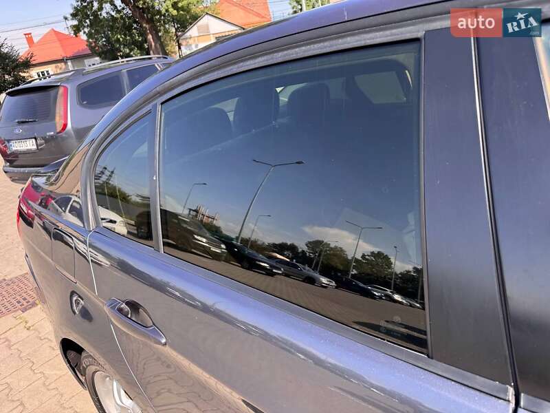 Седан BMW 3 Series 2008 в Ужгороді