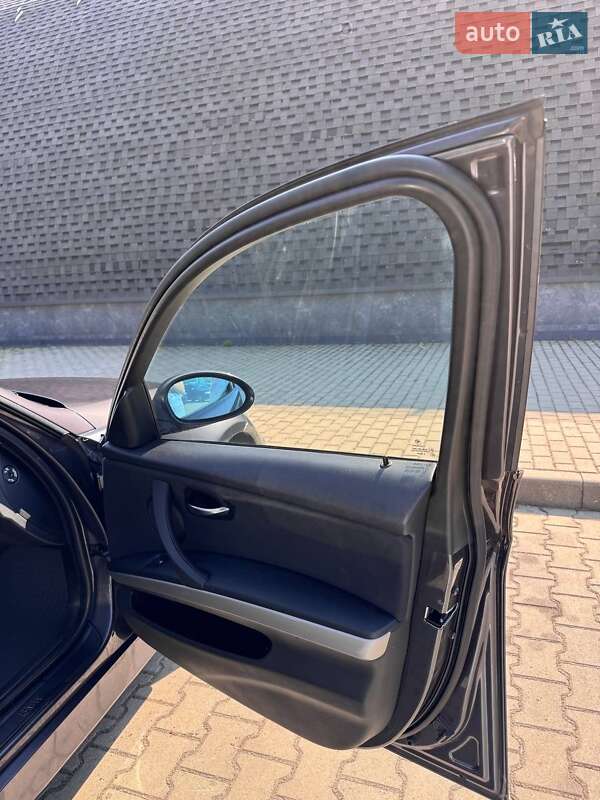 Седан BMW 3 Series 2008 в Ужгороді