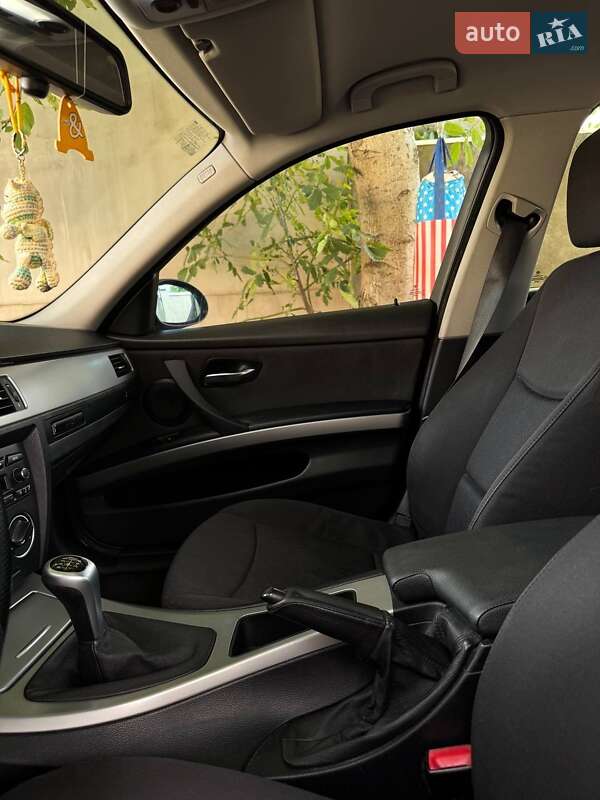 Седан BMW 3 Series 2008 в Ужгороді