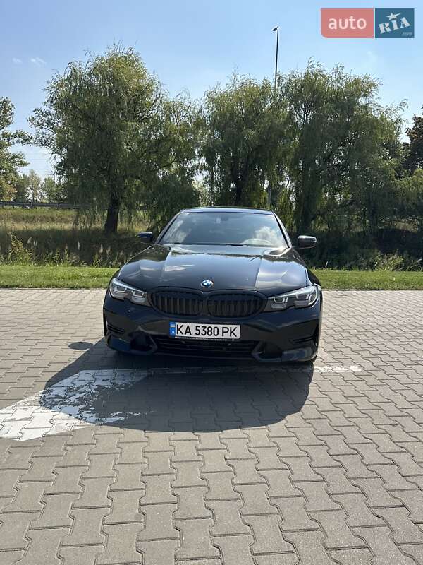 Седан BMW 3 Series 2022 в Києві