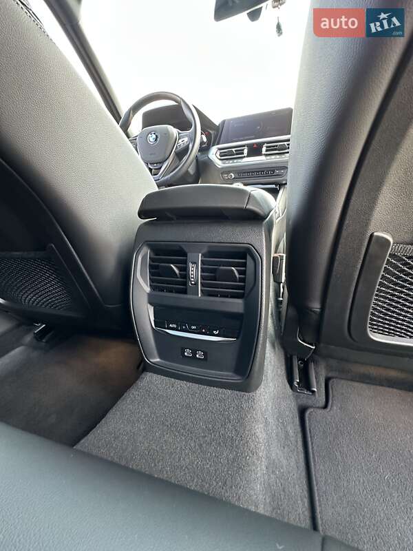 Седан BMW 3 Series 2022 в Києві