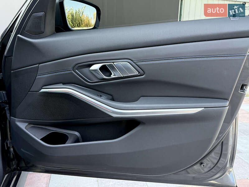 Седан BMW 3 Series 2022 в Києві