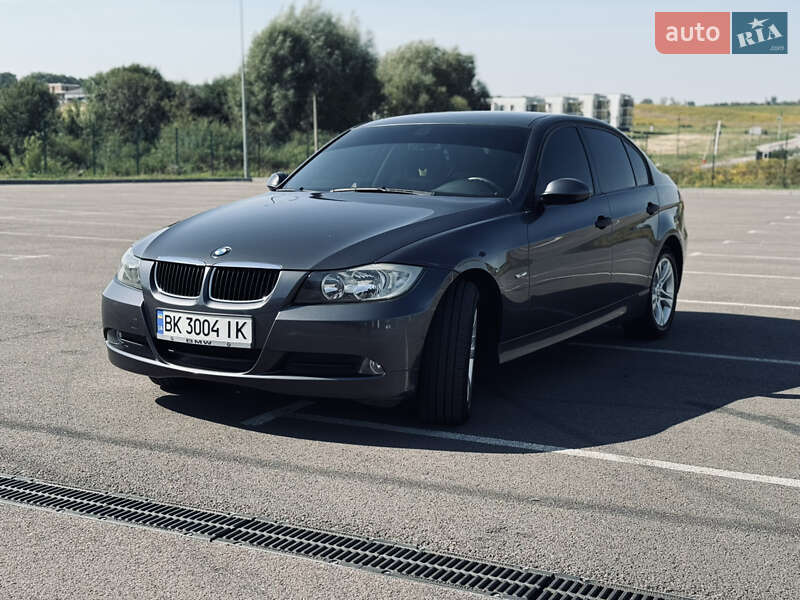 Седан BMW 3 Series 2006 в Остроге