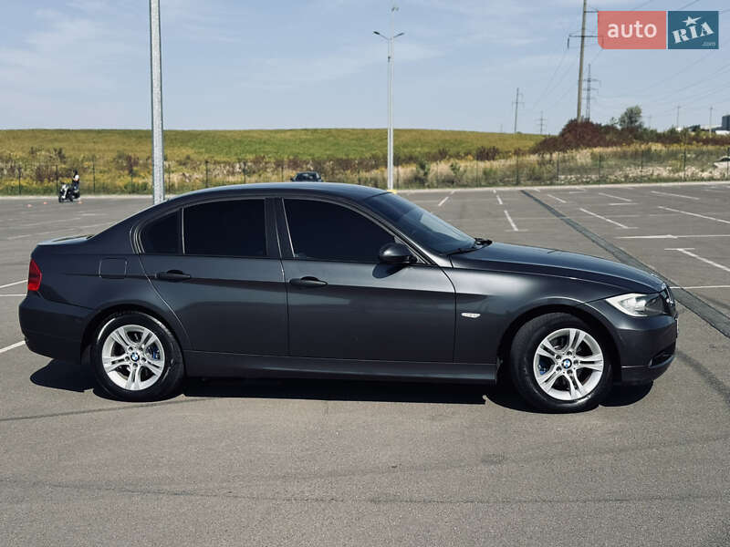 Седан BMW 3 Series 2006 в Остроге
