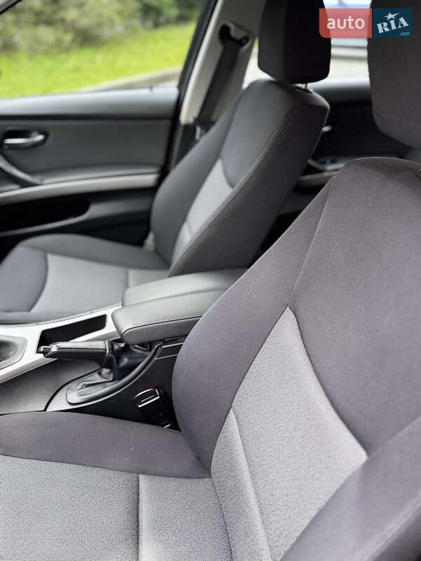 Седан BMW 3 Series 2007 в Новояворовске