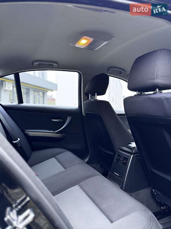 Седан BMW 3 Series 2007 в Новояворовске