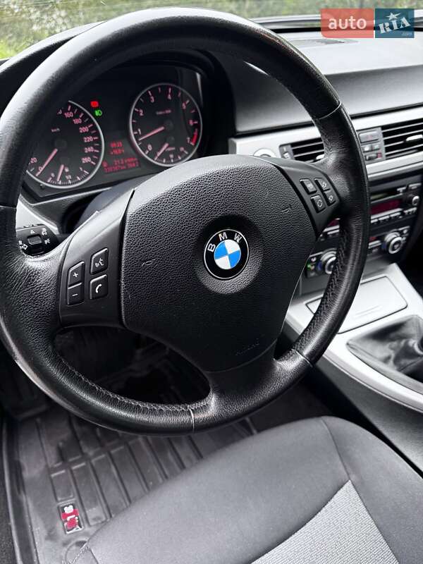 Седан BMW 3 Series 2007 в Новояворовске