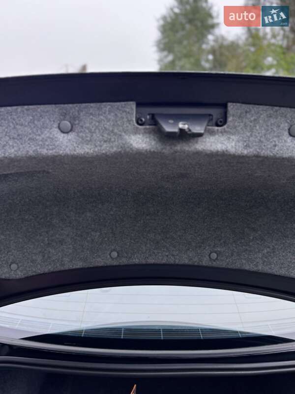 Седан BMW 3 Series 2007 в Новояворовске