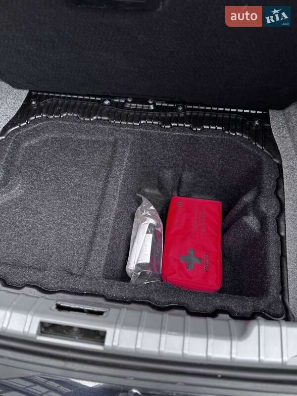 Седан BMW 3 Series 2007 в Новояворовске