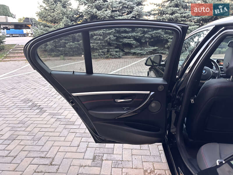 Седан BMW 3 Series 2017 в Харкові