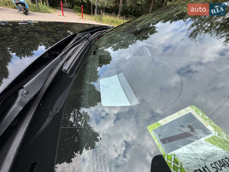 Седан BMW 3 Series 2018 в Киеве